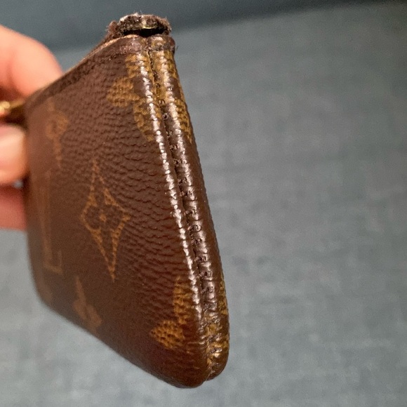 Louis Vuitton Monogram Key Pouch - Picture 3 of 16